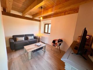 Gîte élégant en pleine nature avec terrasse, départ randonnées, parking privé et équipements inclus - FR-1-589-384 - 4