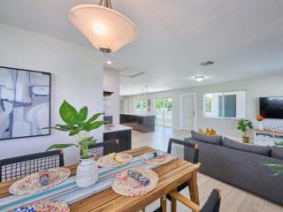 Luxurious 3 Bedroom on the Intracoastal - Riviera Beach - 2