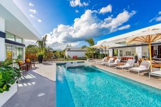 Oceanside 4 Bedroom Luxury Villa with Private Pool, 500ft from Long Bay Beach -V10 - 7