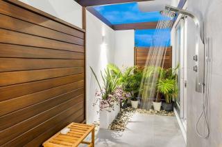 Oceanside 4 Bedroom Luxury Villa with Private Pool, 500ft from Long Bay Beach -V10 - 8