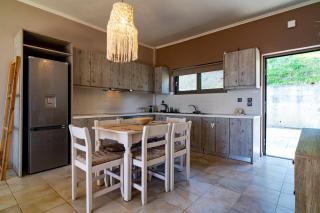 Driftwood Holiday Home - Argassi - 2