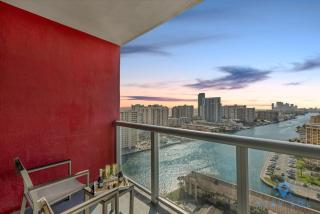 Apartment with Balcony, Gym, Pool - Hallandale Beach - 0