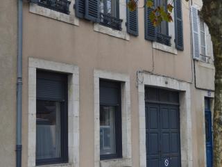 Chambre spacieuse pour 4 pers. avec SDB privée et PDJ inclus à Châteauroux - FR-1-591-388 - 6