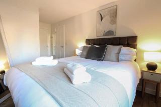 Stunning Apartment with Free Parking, Balcony, Fast WiFi, and Smart TV by Yoko Property - Milton Keynes - 2