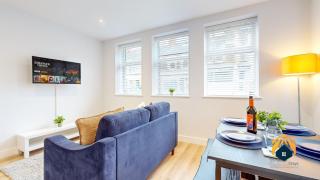 Impressive 1- Bed Apartment - 3
