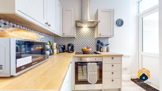 Impressive 1- Bed Apartment - 2