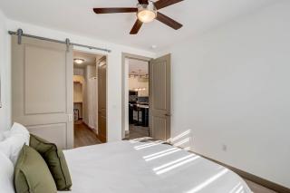 Modern CozySuites on the Town Lake waterfront 18 - 2