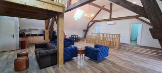 Modern, spacious 2 bed riverfront apartment with pool for 4-6 people - 9