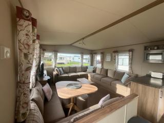Tattershall Lakes Kingfisher Caravan 8 berth with Hot tub & WiFi - Tattershall - 1