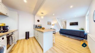 Stunning Flat 2 Apartment - 2