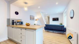 Stunning Flat 2 Apartment - 5