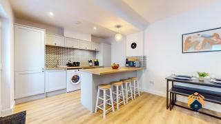 Stunning Flat 2 Apartment - 3