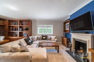 Luxe Home with Cinema, Games Room & Sauna - Buckinghamshire - 9