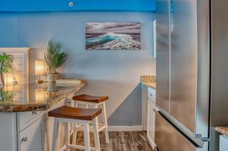 Absolutely Stunning! Newly Renovated King Suite with LED Fireplace - Landmark Resort 1030 - Myrtle Beach - 7