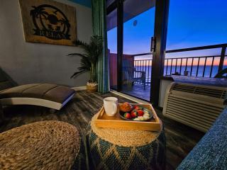 Absolutely Stunning! Newly Renovated King Suite with LED Fireplace - Landmark Resort 1030 - Myrtle Beach - 4