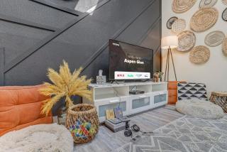 Aspen Glen Pet-Friendly w Nintendo & SmartTVs - 1