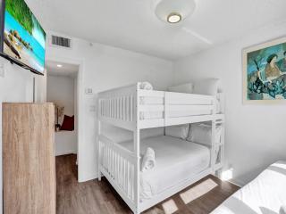Adorable 2 Bedroom Condo Beach Service 605 - Miami Beach - 7