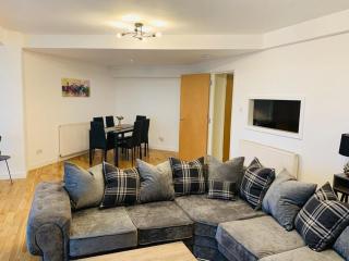 Modern 2 Bed Apartment, Close to Gla Airport & M8 - Paisley - 9