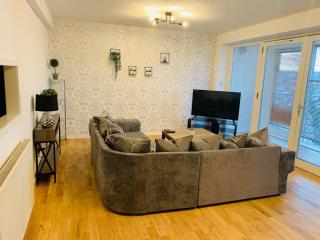 Modern 2 Bed Apartment, Close to Gla Airport & M8 - Paisley - 7