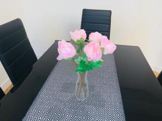 Modern 2 Bed Apartment, Close to Gla Airport & M8 - Paisley - 4