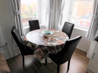 Comfortable 4 bed Apt in Paisley Next to Station - Paisley - 7