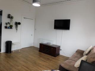 Comfortable 4 bed Apt in Paisley Next to Station - Paisley - 6