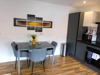 Newly refurbished 1 bed Apt in Hamilton Close to station and local amenities - 7