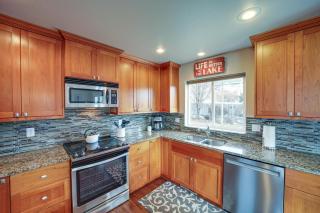 Manson Lake House with Grill Steps to Lake Chelan! - Manson - 1