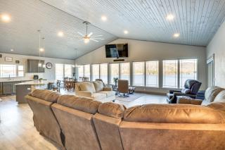 Waterfront Lake of the Ozarks Home with Private Dock - Roach - 7