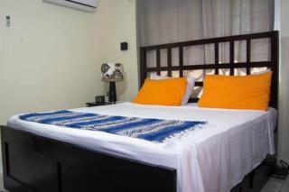 The Biltons - 6 min from airport- A/C in all rooms - 5