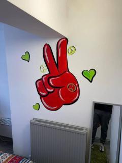 2-Bedroom Flat w/ En-Suites, Perfect for Groups - 3