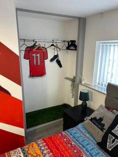 2-Bedroom Flat w/ En-Suites, Perfect for Groups - 1