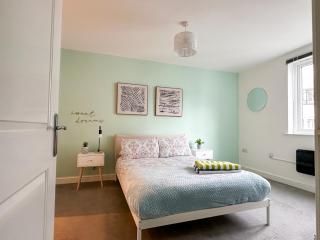 Luxury 2 Bedroom City Centre Apartment - Secure Parking - Amazing location! - 6