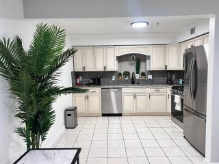 Stylish Escape 3 Beds 4mins Newark EWR/NYC Downtow - Newark - 0