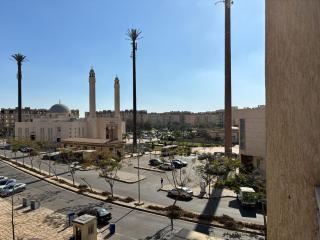 Luxury Inn: 2BR Amazing location in Madinaty B11 - Madinaty - 4