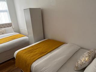 Charming 1 bedroom Apartment In The Heart Of Manchester Close to Manchester City Centre And Etihad Stadium - 2
