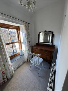Hillside Cottage - 8