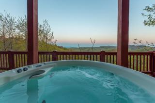 The Mountain Hideout~Swings~Hot Tub~Views~Decks - Swiss - 7