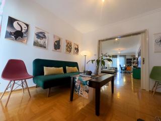 Spacious Artistic Flat With Private Parking - 3