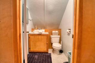 Cozy Bear Cabin 33 miles to YNP Sleeps 8 - Island Park - 9