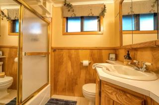 Cozy Bear Cabin 33 miles to YNP Sleeps 8 - Island Park - 1