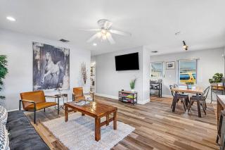 Ranch Style w/Lush Courtyard & Grill- Min to Beach & Downtown - Lake Worth - 2