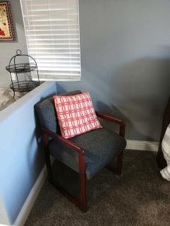 House Master Suite, in-unit kitchen and laundry - Roseville - 8