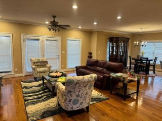 Pet Friendly on 5 Acres! 3 Master Suites Sleeps 14 - 9