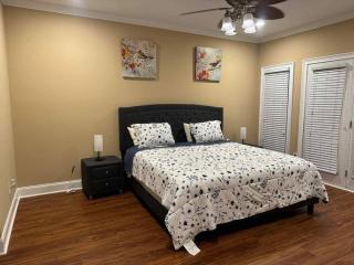 Pet Friendly on 5 Acres! 3 Master Suites Sleeps 14 - 4