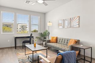 Stunning Westgate CozySuites by stadium with pool 10 - Glendale - 8