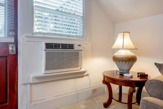 Alameda 3BR unique Victorian Penthouse with deck and outdoor furniture, AC, 3 blocks to beach & shopping center & 2 free parking spaces - Alameda - 3