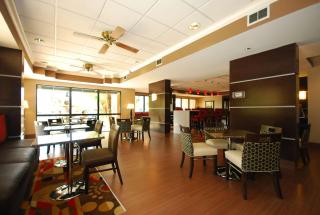 Hampton Inn Fort Myers-Airport & I-75 - Fort Myers - 1
