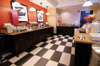 Hampton Inn & Suites Grand Forks - 4