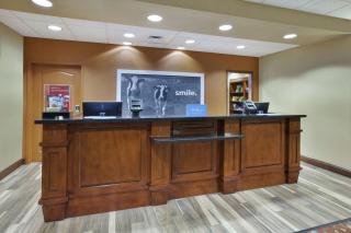 Hampton Inn & Suites Wichita-Northeast - Wichita - 8
